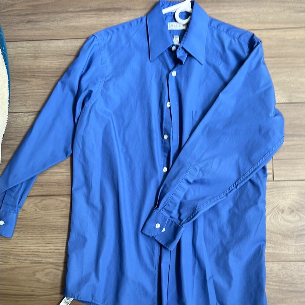 Van Heusen Blue Dress Shirt Classic Size Medium Quiet Luxury Business Casual